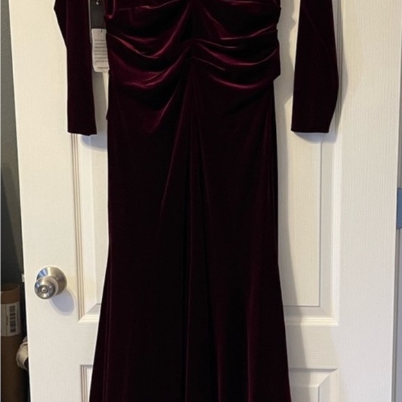 VINCE CAMUTO Wine Long Velvet Dress NWT - Picture 2 of 4